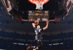 九游中心-这也行？当CBA、NBA与中超足总杯同框，全球体育的魔幻窗口期
